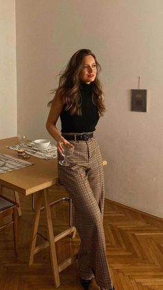 Daily College Outfits, Houndstooth Pants Outfit, Networking Event Outfit, Corporate Attire Women, Work Event Outfit, Formal Outfits For Women, Elegantes Outfit Damen, Adrette Outfits, Stile Casual Chic