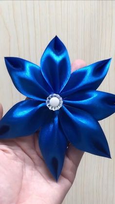 Flower Making With Ribbon, Satin Flowers Diy, Diy Lace Ribbon Flowers, Ribbon Flower Tutorial, Diy Ribbon Flowers