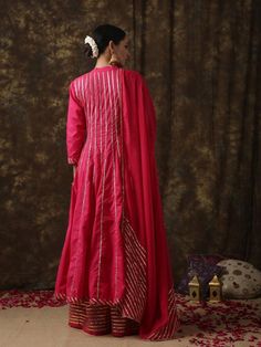 Mrinalika- Gulaal Magenta Kurta Set - Trendroots Indian Kurti Designs, Indian Kurti, Nails Home, Jewelry Nails, Work Suits, Home Lifestyle, Kurta Designs, Kurta Set, Kurti Designs