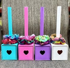 Scrunchie stand, Scrunchie holder, scrunchie storage, hair ties, hair clips and hair accessories. Personalized scrunchie holder. Each holder comes personalized and includes a cute heart shaped draw in the back to hold additional hair accessories.   Each holder will include 3 scrunchies (colors vary).  Please include the color(s) and names you would like included on each personalized scrunchie holder. Please message me if you have any questions. Diy Stands Display, Scrunchie Stand, Scrunchie Storage, Hair Tie Storage, Diy Hair Bow Holder, Booth Decoration, Hair Accessories Display, Scrunchie Holder, Hair Tie Holder