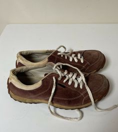 Simple Vintage Maroon/Beige Athletic Causal Sneakers Women's Shoes Sz 9.5. Condition is "Pre-owned". There’s some wear on the back of the heels (see picture). I don’t know if this is how it’s supposed to be, so these will sell as is. Shipped with USPS Priority Mail. Comfy Shoes Aesthetic, Shoes Pictures, Old Fashioned Shoes, Earth Tone Sneakers, Cottage Shoes, Brown Vintage Shoes, Vintage Suede Sneakers With Round Toe, Vintage Brown Suede Sneakers, Shoes 90s