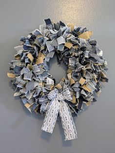 a blue and white wreath hanging on the side of a wall next to a gray wall