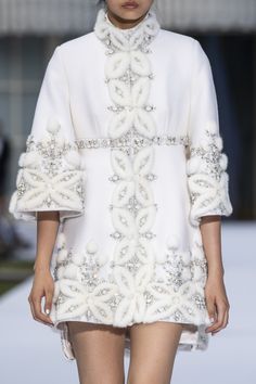 Ralph Russo Couture, 2019 Couture, Ralph Russo, Ralph And Russo, Fur Coats Women, Fashion Advertising, 2019 Fashion, Fancy Outfits, White Fashion