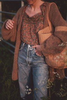 Cardigan Boho Outfit, Ginger Fashion Woman, Southern Country Outfits, Fall Boho Aesthetic, Boho Artist Style, Old Soul Outfits, Boho Outfits For Work, Cozy Boho Outfit, Boho Autumn Outfits