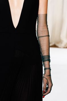 Gloves Outfit, Sheer Gloves, Detail Couture, Fall Couture, Collection Couture, Fashion Gloves, Gloves Fashion, Detail Photos, Couture Accessories