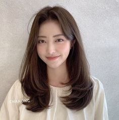 Kawaii Haircuts Long, Medium Layered Haircuts Korean, Asian Hair Styles Medium Length, Medium Korean Hair, Medium Length Haircut Korean Style, Medium Korean Haircut, Korean Hair Cuts Medium, Hair Cuts Korean Style, Asian Medium Hair