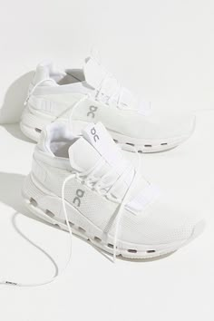 White Tenni Shoes, Preppy Shoes Sneakers & Athletic, On Cloudnova, Christmas List 2022, Pretty Sneakers, Cloud Shoes, Back To School Shoes, Preppy Shoes, Shoe Wishlist