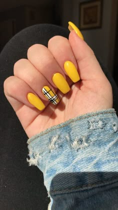 Nails Short Acrylic, Gel Nails French, Yellow Nail Art, Yellow Nails Design, Nails Acrylic Short, Yellow Nail, Acrylic Nails Ideas, Nails Yellow, Nails Matte