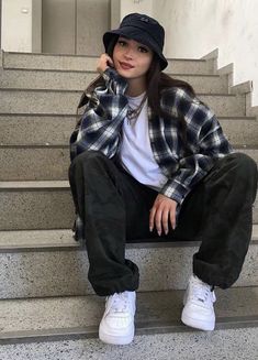 Outfit Ideas Tomboy, Cooler Look, Urban Lifestyle, Swaggy Outfits, Streetwear Fashion Women, Tomboy Fashion