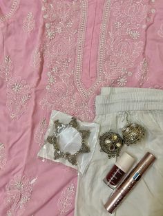 Pink Chikankari Kurta With Jeans, Pink Kurti Outfit, Feminine Urge, Outfit Pink, Pics To Recreate, Desi Aesthetic, Dress Indian Style