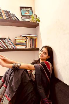 Anaswara Rajan Anaswara Rajan Instagram, Pose For Saree Photoshoot At Home, Saree Pics Poses Selfie, Saree Pics Poses, Anaswara Rajan, Saree Casual, Saree Pose, Saree Styling, Easy Photography Ideas