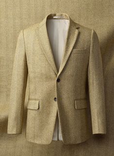 Aim for a lavish take on a casual style with our Highlander Heavy Beige Herringbone Tweed Jacket. Most significantly, crafted from a pure wool material expresses a thick, decently rugged and gorgeously soft texture with a distinctive herringbone weave over a brown hue. Additionally, the cloth exudes an enormously cozy vibe, which makes this jacket an excellent investment for the winter. Primarily, the precise tailoring jacket frames the contour and ensures you look sharp for a charming profile w