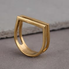 * Free Surprise Gift on Purchase of 1 Product. * Purchase of 4 Product and Get 2 Rings Free Gifts. Product :- Ring Material :- Brass Size :- All Size Available  Double Bar Ring, Modern Ring, Fashion Ring, Dainty ring, Statement Ring, Minimal Ring, 2 Line Ring, Gift For Her, Handmade Ring, Boho Ring * All our products are handmade and we make them as you see in the    photography but because of handmade There may be a slight difference in them * Handling Time: We take handling time of 1-3 Business Day from the date of receipt of the payment * Shipping Services: The shipping company takes 5-15 business days to deliver the product to US and most of other countries       For any queries Please feel free to message us. * Normally we respond in maximum 24 hours. * Gift packaging is available on Modern Brass Stackable Rings For Gift, Modern Brass Stackable Rings As Gift, Double Band Midi Rings As A Gift, Gold Bar Ring, Ring Minimal, Minimal Ring, Zierlicher Ring, Bar Ring, 2 Rings