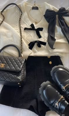 Quiet Luxury Outfit Aesthetic, Spring Outfits Old Money, Black And White Coquette Outfit, Dark Coquette Aestethic Fits, Fancy Outfits Aesthetic, Casual Princess Outfits, Chanel Aesthetic Outfit, Preppy Academia Aesthetic, French Fits