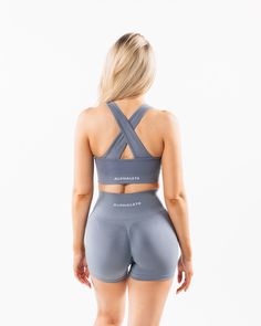 HIGHLIGHTS. Removable cups. Scrunch detailing in the center. Medium to high impact. Moisture-wicking, breathable fabric. Unbelievably soft texture. Knitted Alphalete core wordmark Seamless construction. Reinforced binding arm and neckline finishing FIT SUGGESTION. This item runs true to Alphalete's standard seamless fit.. If you are between sizes, we recommend sizing up.. Model is 5’7”/170cm, wearing a size XS with a 33.5”/85cm bust.. MATERIALS AND WASHING DIRECTIONS. 51% Polyamide, 38% Polyeste Compressive Gray Activewear With Built-in Padding, Gray Compressive Nylon Activewear, Gray Compressive Activewear For Sports, Functional Gray Activewear For Light Exercise, Gray Seamless Nylon Activewear, Gray Nylon Activewear For Workout, Gray Nylon Activewear For Gym, Gray Recycled Polyester Activewear For Workout, Gray Nylon Go-dry Activewear