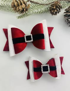 Ribbon On Presents, Paper Bows Diy, Sewing Pattern Storage, Diy Leather Bows, Cricket Projects, Felt Christmas Decorations, Diy Bows, Diy Christmas Decorations Easy, Bows Diy