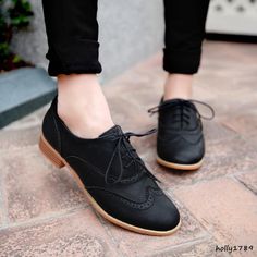 Brogues Womens, Oxford Shoes Heels, Oxford Shoes Outfit, Shoes Big, College Style, Dress Shoes Womens, Women Oxford Shoes, College Fashion, Hippie Chic