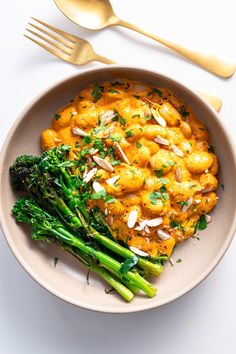 a bowl with broccoli, cauliflower and macaroni on it