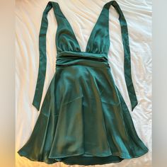 Garage Satin Halterneck Dress Emerald Green Never Worn, New With Tags Size Xs Short Corset Dress Green, Emerald Green Velvet Dress Short, Halter Dress Formal Short, Emerald Green Summer Dress, Jewel Tone Hoco Dress, Hoco Dresses V Neck, Short Emerald Green Dress, Green Velvet Dress Short, Emerald Green Hoco Dress