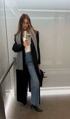 Blazer Under Coat Outfit, Nyc Winter Looks, Leggings And Long Coat Outfit, Casual Put Together Outfits Winter, Cool Cold Weather Outfits, Cardigan Under Blazer, Mathilde Goehler Style, Navy Blue Wool Coat Outfit, Villanelle Outfits Aesthetic