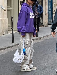 Fits With Cargo Pants, Modest Streetwear, Parachute Pants Outfit, Find Your Own Style, Unique Streetwear, Broken Planet, Streetwear Inspiration, Streetwear Inspo