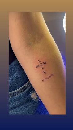 a woman's arm with the word mom written on it