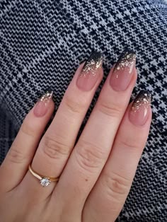 Gold Glitter Acrylic Nails, Ballerina Shape Nails, Nails Ballerina Shape, Acrylic Nails Ballerina, Nails With Gold Glitter, Glitter Acrylic Nails, Fur Nails, Nail Sunny, Ballerina Acrylic Nails