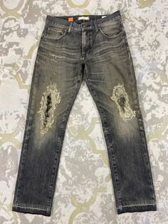 30x27.5 Distressed Black Vintage Japanese Jeans Denim- JN3730 Size: 30 Actual measurement (inches): Waist - 30 Front Rise - 9.5 Hips - 39 Thigh - 11 Knee - 7.5 Leg Opening - 13 Inseam - 27.5 Outseam - 37 Material : Cotton    #JN3730 Mid-rise Distressed Medium Wash Jeans, High Rise Distressed Washed Blue Jeans, Washed Blue High-rise Distressed Jeans, Dark Wash Distressed Mid-rise Jeans, Dark Wash Mid-rise Distressed Jeans, Mid-rise Distressed Dark Wash Jeans, Ripped Medium Wash Rigid Denim Jeans, Ripped Jeans In Medium Wash Rigid Denim, Faded Washed Cutoff Jeans