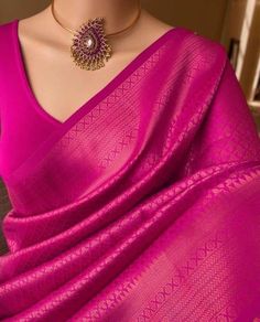 Brocade Saree, Simple Saree Designs, Fashionable Saree Blouse Designs, Simple Sarees, Salwar Kamiz, Saree Designs Party Wear, Indian Fashion Saree, Indian Dresses Traditional, Traditional Indian Outfits