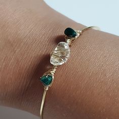 New Handmade Bracelet Gold Tarnish-Resistant Wire 19cm To 21 Cm Adjustable Bracelet Wrapped Bracelets, Wire Wrapped Bracelet, Jewelry Workshop, Wire Bracelet, Gold Wire, Bracelets For Women, Handmade Bracelet, Green Crystals, Bracelet Gold