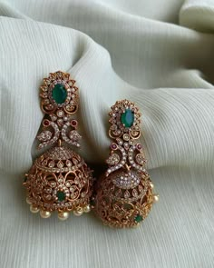 https://in.pinterest.com/krishnajewellersjubileehills/ Stone Jumkas Design, Peacock Jhumkas Gold Earrings, Daivik Jewellery, Jumkis Indian Jewelry, Stone Studs Gold, Stone Earrings Gold, Temple Jewellery Earrings, Gold Earrings Models