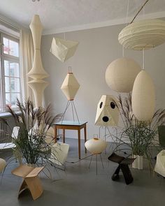 Akari E, Ceiling lamp, Pendamt light Akari Light, Noguchi Lamp, Light Sculptures, Paper Lamps, Isamu Noguchi, Beautiful Objects, Light Sculpture, Loft Design, Iron Lighting