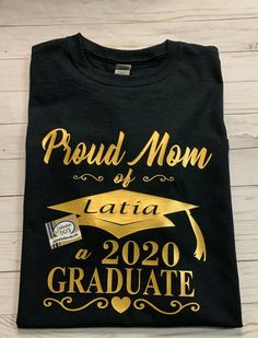 Family Graduation Shirts, Graduation Shirts For Family, Class Of 2023 Graduation, Class Of 2022 Graduation, Grad Shirts, Best Graduation Gifts, Proud Family, Graduation Design, Senior Shirts