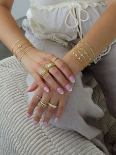 gold jewelry, trendy jewelry, gold rings, ring stack, bracelet stack Rich Bracelet, Enchanted Bracelet, Hand Chain Jewelry, Gold Armband, Rings For Girls, Island Girl