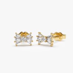 Diamond Studs / 14k Gold Baguette and Round Diamond Bow Stud Earrings / Dainty Diamond Earrings / Minimalist Diamond Earrings by Ferkos Fine Jewelry Features * Gold Kt: 14K Gold (Please message me if you want 18K) * Available Gold Color: Rose Gold, Yellow Gold, White Gold *  Length: 6.8 MM *  Height: 5 MM *  Round Diamond: 2 Pcs 2.0 MM *  Round Diamond: 12 Pcs 2.4 x 1.35 MM * Total CTW: 0.25 CTW  * Diamond Color-Clarity: G Color VS Clarity ▶ See more of our Diamond Earrings - http://etsy.me/2lyqVBP ▶ See our storefront here - http://etsy.me/2lUcVnH  ▶ All store sections here * Diamond Rings - http://etsy.me/2lwKUl8 * Diamond Earrings - http://etsy.me/2lyqVBP * Diamond Necklace - http://etsy.me/2mqa6O1 * Diamond Bracelets - http://etsy.me/2mVrAB5 * Diamond Wedding Rings - https://etsy.me/3Y Dainty Diamond Earrings, Fashion Tech Pack, Diamond Bows, Gold Armband, Earring Collection, Diamond Brooch, Ruby Jewelry, Earrings Dainty, Earrings Minimalist