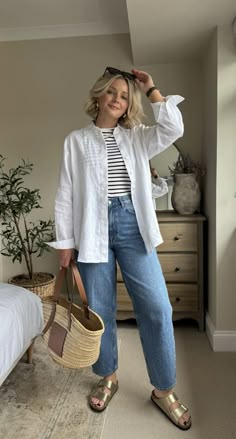 Moms Day Out Outfit, Plus Size Transitional Outfits Summer To Fall Casual, Fashion For Women In Their 50s, Tunic Style Outfits, Wide Leg Jean Summer Outfit, Errands Day Outfit, 90s Mom Inspired Outfits, White Linen Shirt And Jeans Outfit Women, Ankle Boots Outfit Midsize