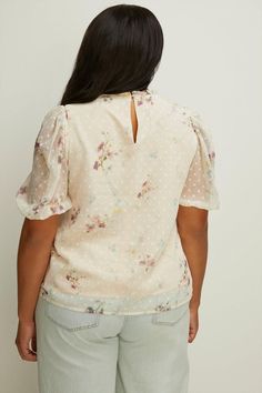 Part of our Plus collection. Detailed with a delicate lace, this floral blouse makes for a feminine addition to everyday wardrobes. Perfect for dressing up bottom halves, it's designed in a regular with with a round neckline and puff sleeves. Plus Size Lace, Oasis Fashion, Top Collection, Everyday Wardrobe, Floral Blouse, Quick Delivery, Puff Sleeves, Dressing Up, Round Neckline