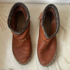 Barely Worn As They Are A Bit Too Snug Postpartum. Butter Soft Whiskey Color Moccasins. Size 7 Leather Moccasins Pattern, Moccasins Pattern, Homemade Shoes, Leather Workshop, Leather Moccasins, Weird Stuff, Fashion Weeks, Leather Working, Postpartum