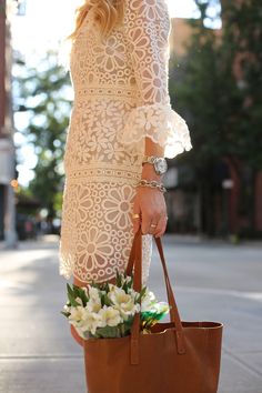 Renda Gaun Koktail, Belle Silhouette, Estilo Hippie, Brown Bag, Street Styles, Embroidered Dress, Passion For Fashion, Spring Summer Fashion, White Lace