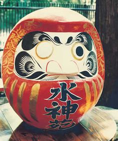 Daruma  You color in the other eye when your dream comes true... Daruma Doll Tattoo, Japanese Things, Chibi Body, Doll Tattoo, Japanese Temple, Eye Painting, Art Japonais, Japanese Dolls