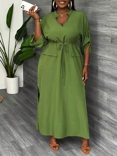 Short Gown Styles For Material, Army Green Outfit, Green Outfits For Women, Materials Gown Style, Curvy Casual Outfits, African Fabric Dress, Sukienki Plus Size, Stylish Maternity Outfits, Vestido Plus Size