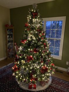 a decorated christmas tree in a living room