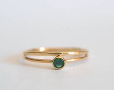 Items similar to Green Onyx Emerald Bezel Gold Ring, Perfect for Stacking, Layering Jewelry, Everyday Jewelry, Petite Ring, Dainty Ring, Emerald Green Ring on Etsy Diy Rock Necklace, Natural Stone Earrings Handmade, Chip Jewelry, Emerald Gold Ring, Stone Jewelry Necklace, Gold Emerald Ring, Stone Bead Jewelry, Smaragd Ring, Turquoise Gold Ring