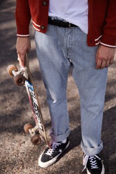 Skater Fit, Jeans Street Style, Hipster Man, Fashion 90s, Skate Style, Outfit Jeans, Suit Style, Men Street, Skater Style