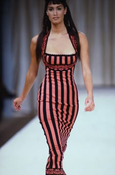 Alaia Runway, Yasmeen Ghauri Runway, Fashion 1990s, Azzedine Alaïa, Yasmeen Ghauri, 90s Runway Fashion, 90s Runway, Azzedine Alaia, Vintage Runway