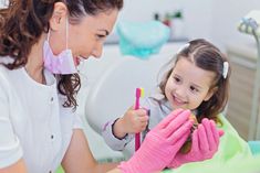 A Child's First Dental Visit Fact Sheet Doctor Dentist, Kedokteran Gigi, Dentist Doctor, Dental Hospital, Dental Emergency, Pediatric Dental