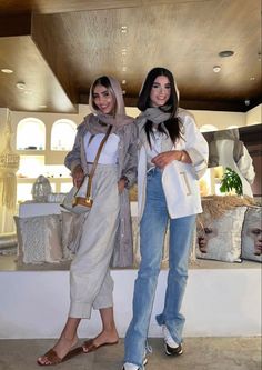 Iran Fashion Woman, Iran Outfit Street Styles, Persian Fashion Street Styles, Iran Outfit, Persian Street Style, Elegant Jeans, Kish Island, Iran Fashion