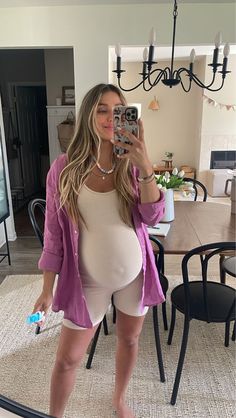 2024 Casual Spring Fashion, Oversized Button Up Shirt Outfit Maternity, Jumpsuit While Pregnant, Cute Preggo Outfits, Prego Outfits Fall, Cool Mom Maternity Style, Summer Outfits 2023 Pregnant, Cool Maternity Outfits Summer, Simple Maternity Outfits Summer