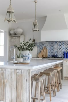 Mediterranean Kitchen Blue Mediterranean Kitchen, Italian Beach House Interior Design, Mediterranean Coastal Decor, Modern Mediterranean Kitchen Ideas, Greece Santorini Aesthetic, Coastal Mediterranean Decor, Coastal Mediterranean Interior Design, Mediterranean Kitchen Decor, Modern Mediterranean Kitchen