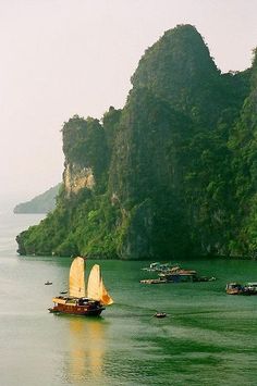 La baie dhalong Vietnam Ha Long Bay Vietnam, Destination Voyage, Beautiful Places In The World